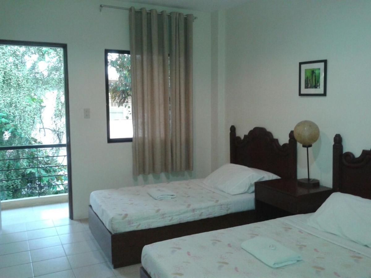 11Th Street Bed And Breakfast Bacolod Rum bild