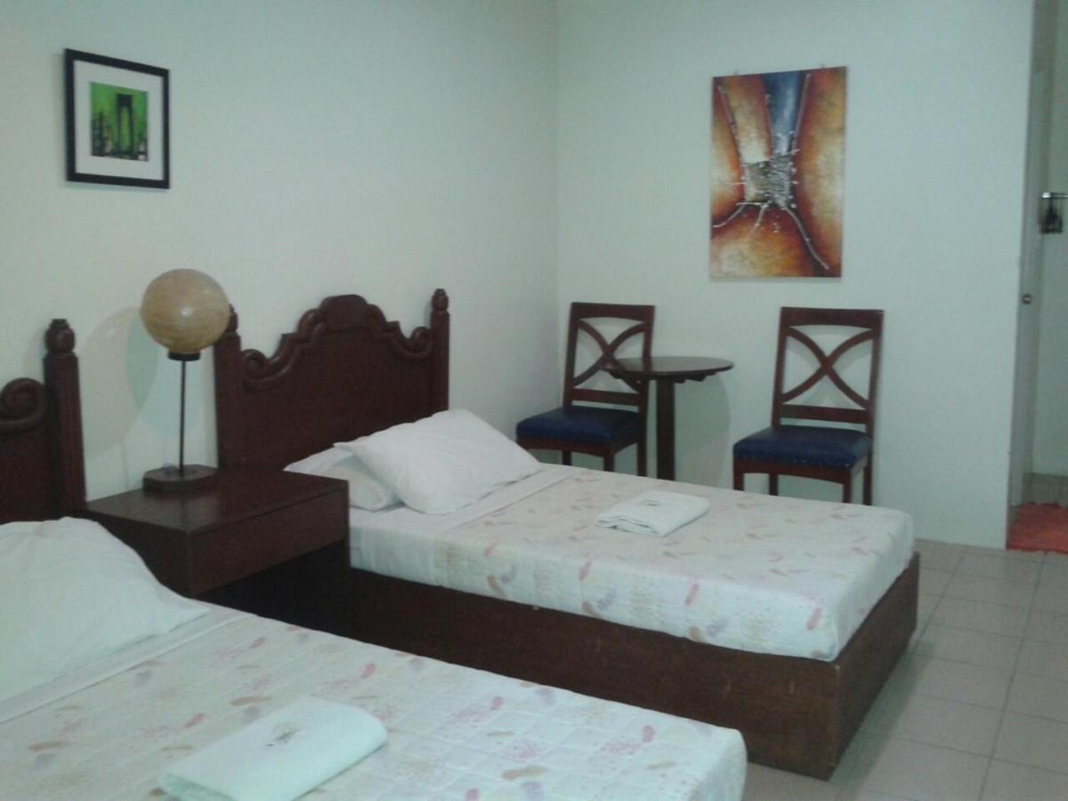 11Th Street Bed And Breakfast Bacolod Rum bild
