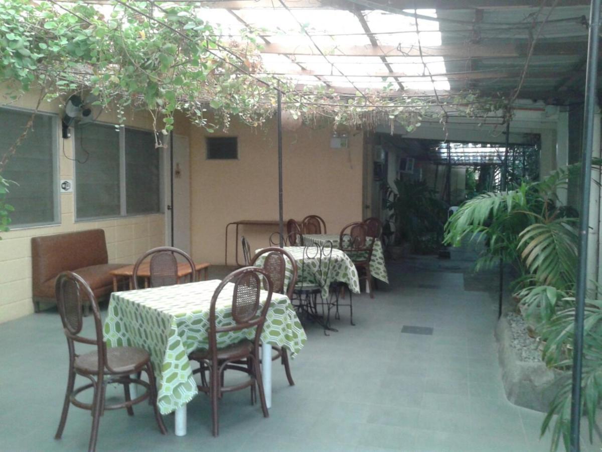 11Th Street Bed And Breakfast Bacolod Exteriör bild